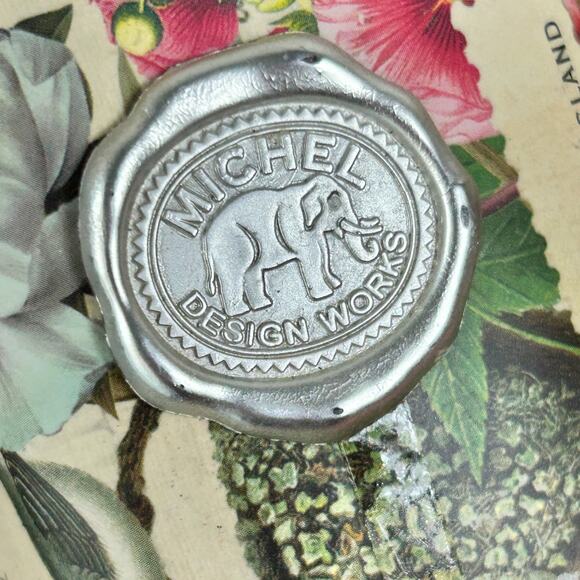 Michel Design Works Petals Shea Butter Soap 9 oz Bar Made in England - Picture 4 of 7